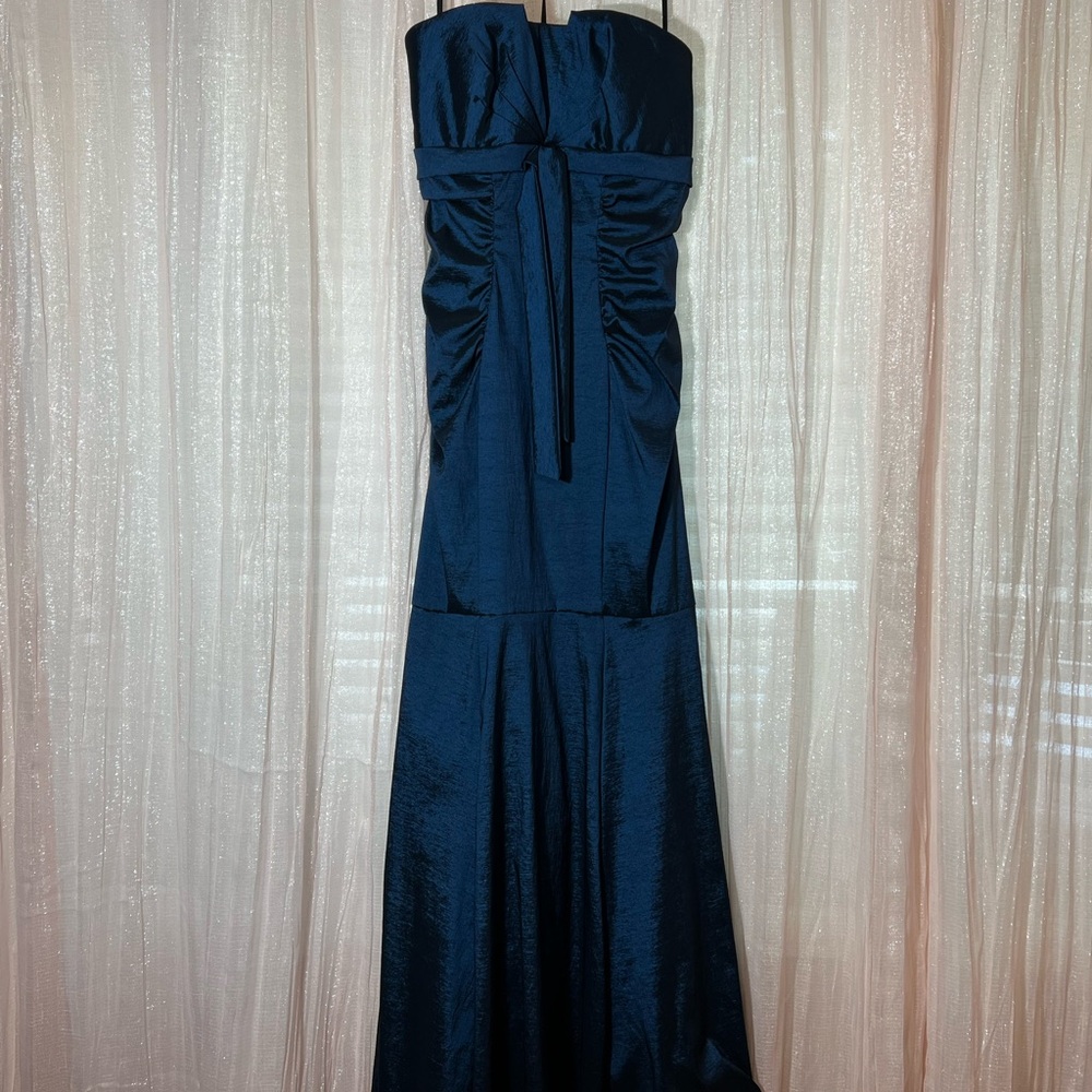 Xscape Elegant midnight blue gown Size 14 
In excellent condition, worn once